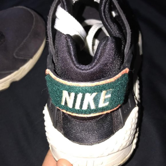 Black Huaraches ($35) baught for $160 - Picture 3 of 4